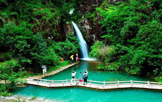 《2016年中國避暑旅游縱覽》：國內(nèi)旅游人數(shù)超11億 避暑是主旋律